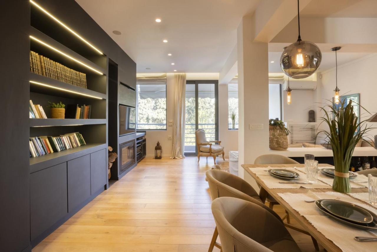 Elegant, Chic, Hip 2 Bedroom W/ Forest View In Athens! エクステリア 写真